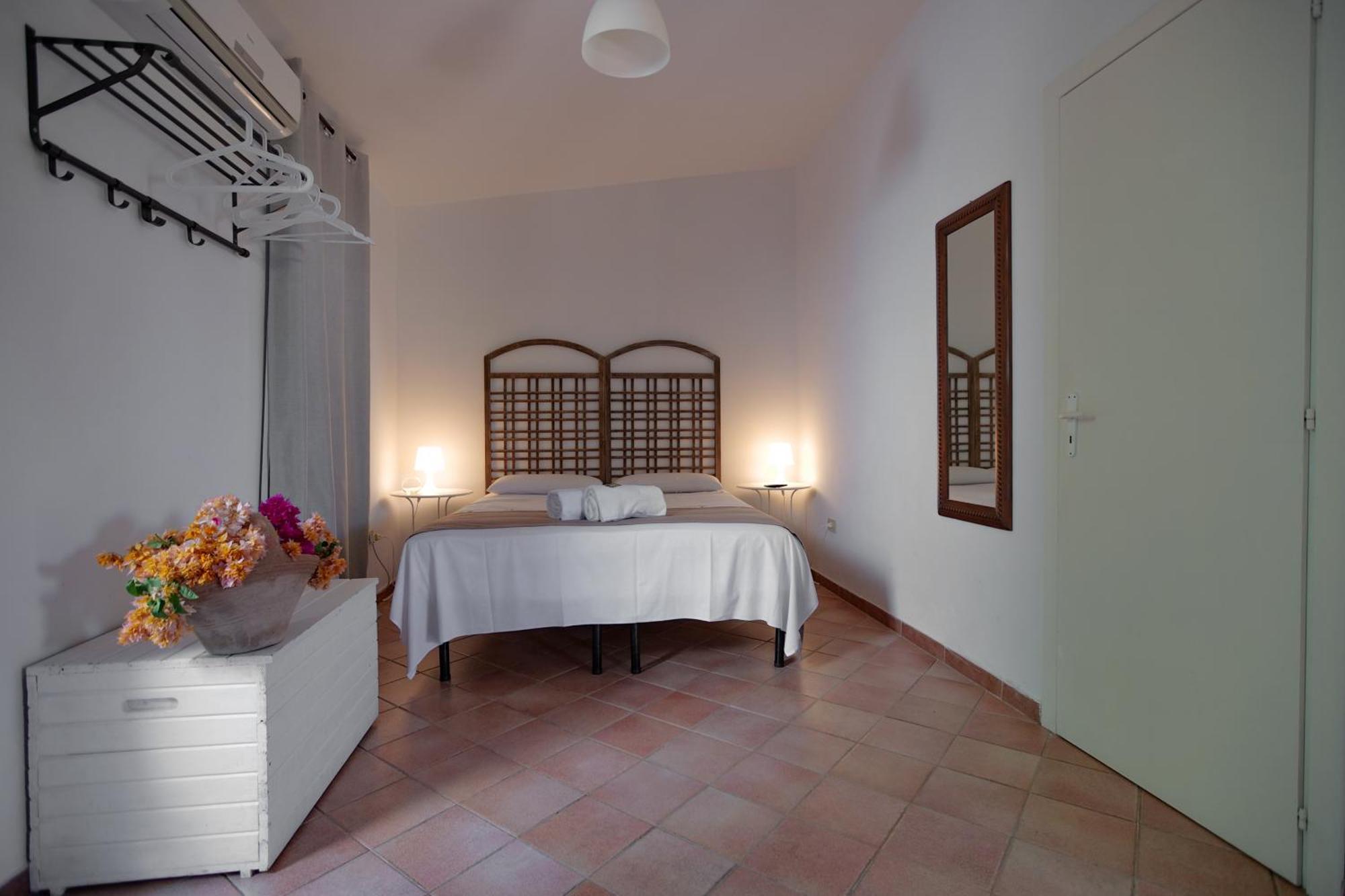 Giardino Dell'Impossibile Di Antonino Campo Apartment Фавиняна Стая снимка